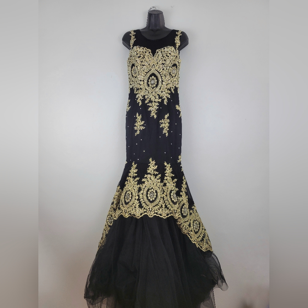 Abby Paris By Lucci Lu Tulle W/Embroidery Formal Gown Black And Gold, Sz 16 Nwt
